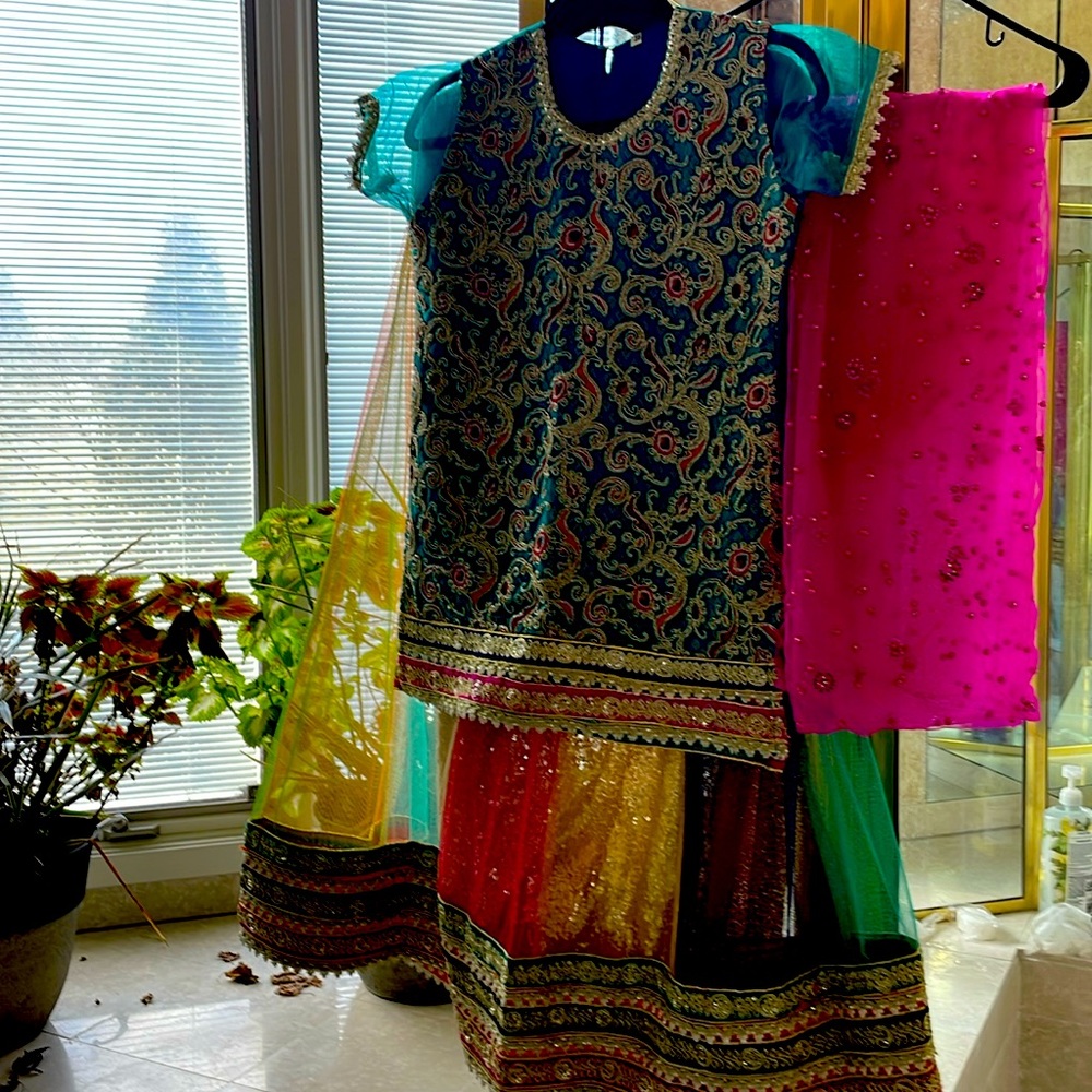 Formal beautiful mehndi dholki 3 pc dress fir young girls ages 8-12
